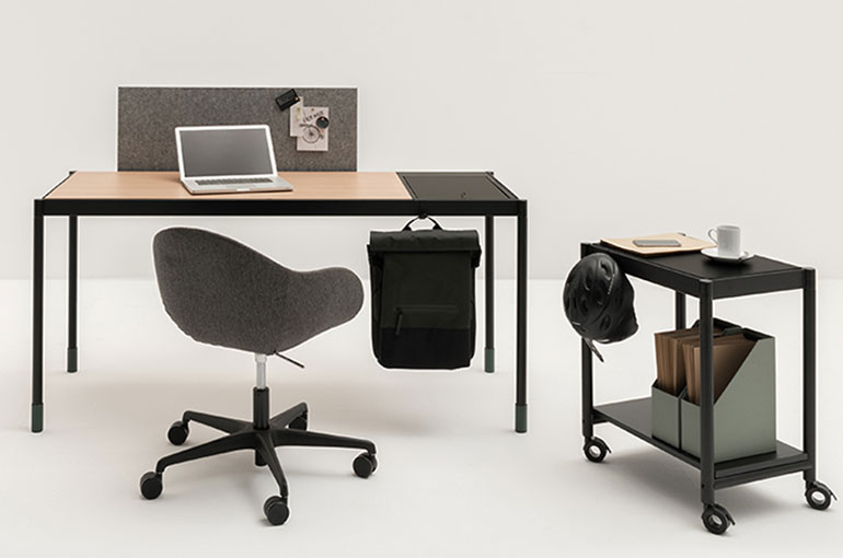 petit bureau noir et bois
