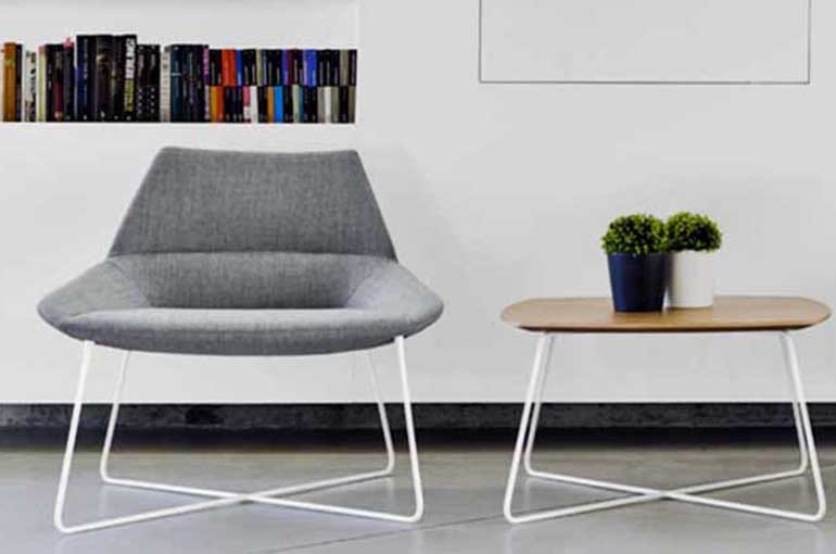 ensemble chaises et canapés accueil client