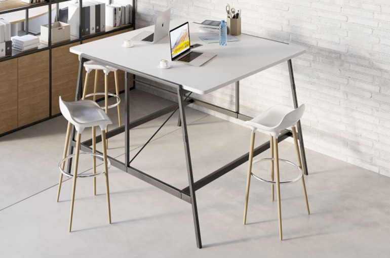 bureau et tabouret espace détente 
