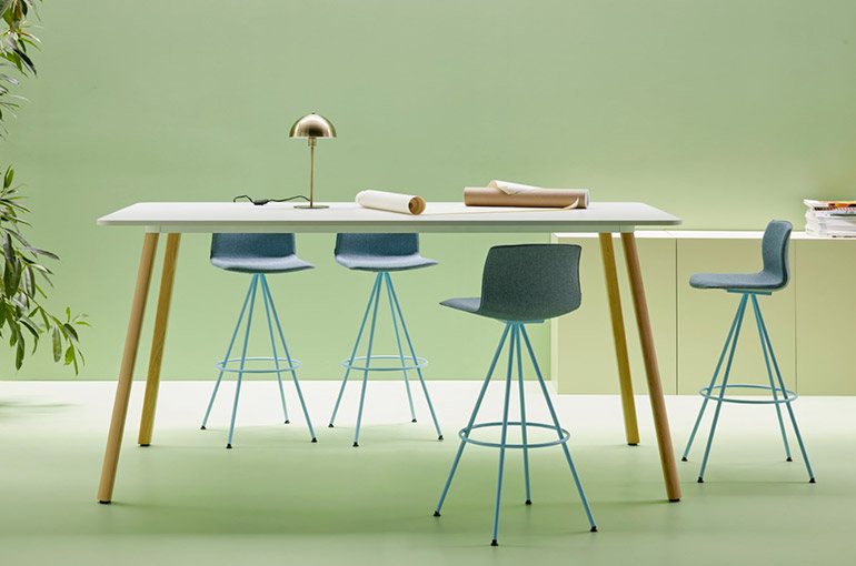 table haute pour réunion espace co-working