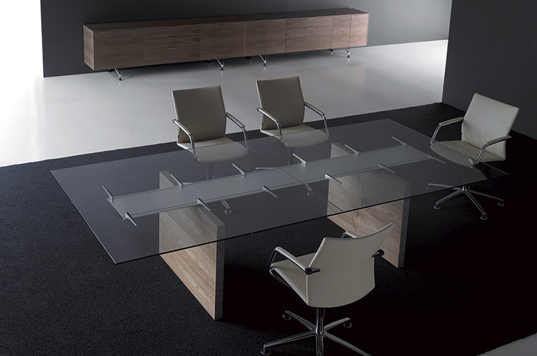 table de réunion en verre