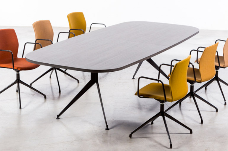 table de réunion ovale