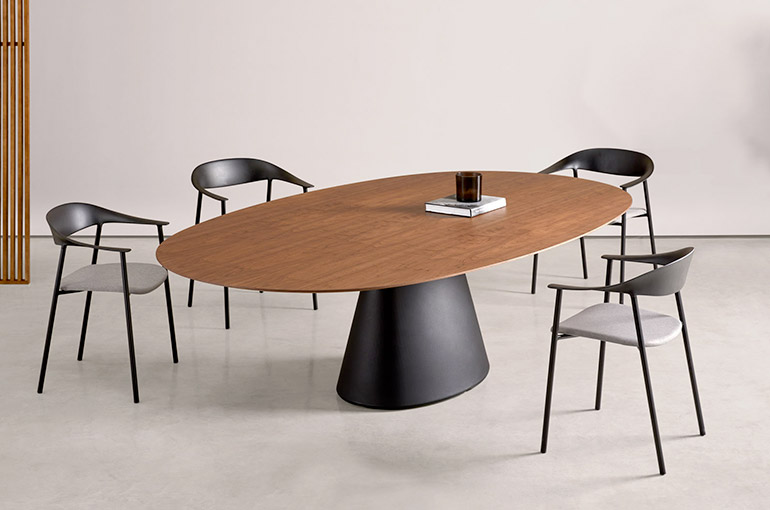 table de réunion confortable